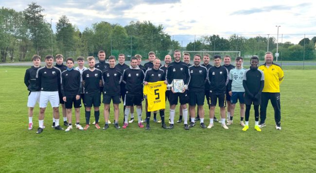 svk-fussball-verabschiedung-ditschek-mannschaft-2025
